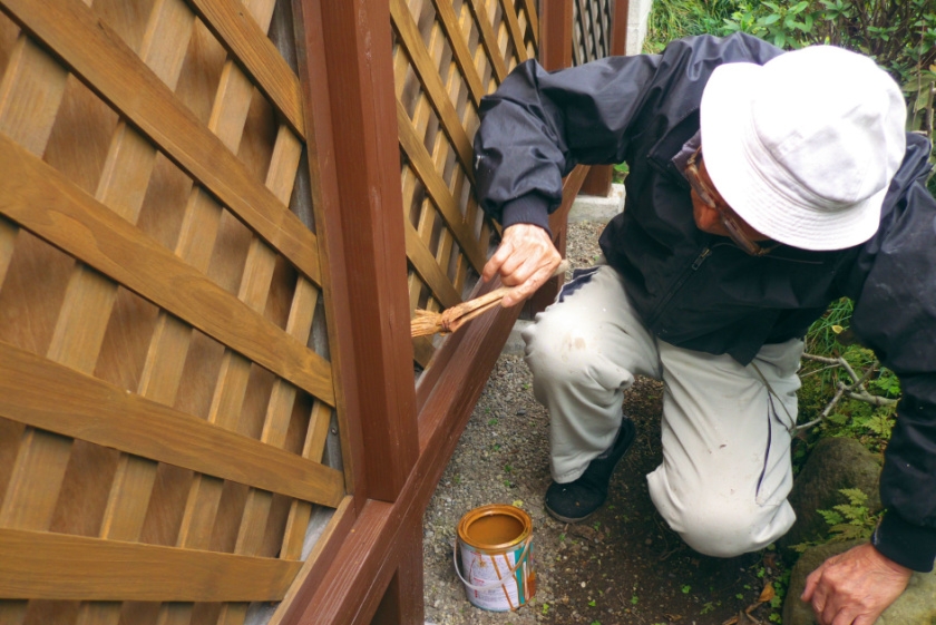 How to Paint or Stain Your Fence