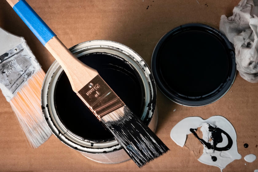 How to Dispose of Old Paint